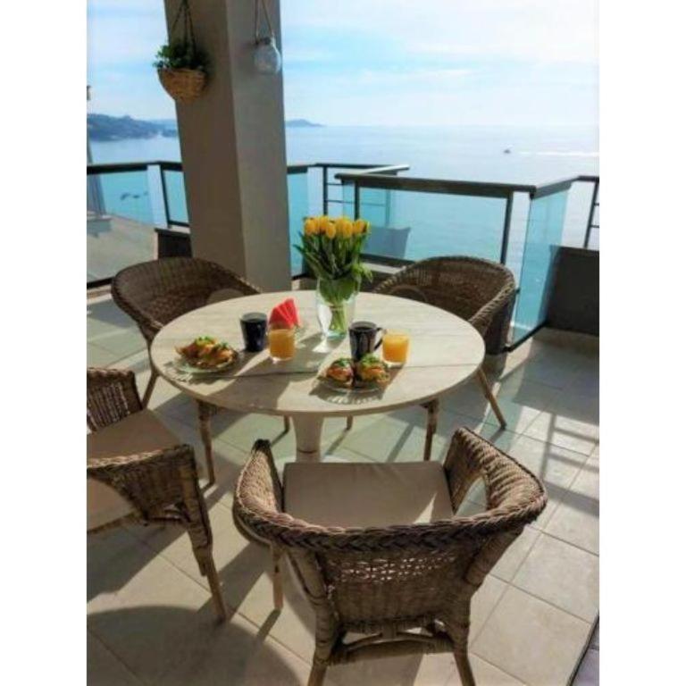 Fenals - Apartamento de 3 dormitorios y vistas al mar - 1