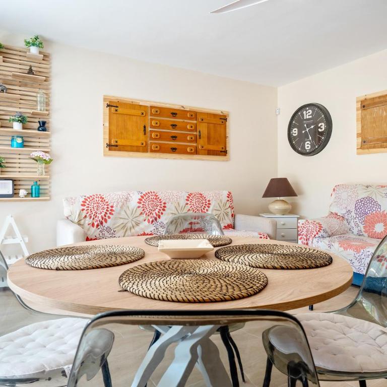 beach and pool - Three-Bedroom Premium Apartment with Balcony - 21