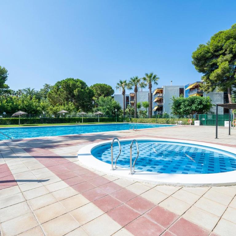 beach and pool - Three-Bedroom Premium Apartment with Balcony - 25