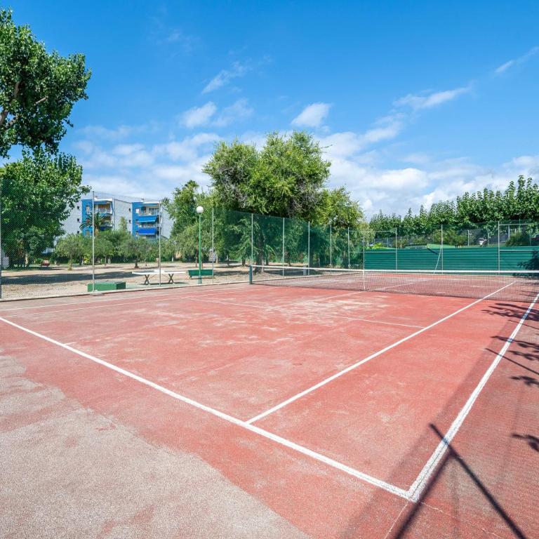 beach and pool - Three-Bedroom Premium Apartment with Balcony - 26