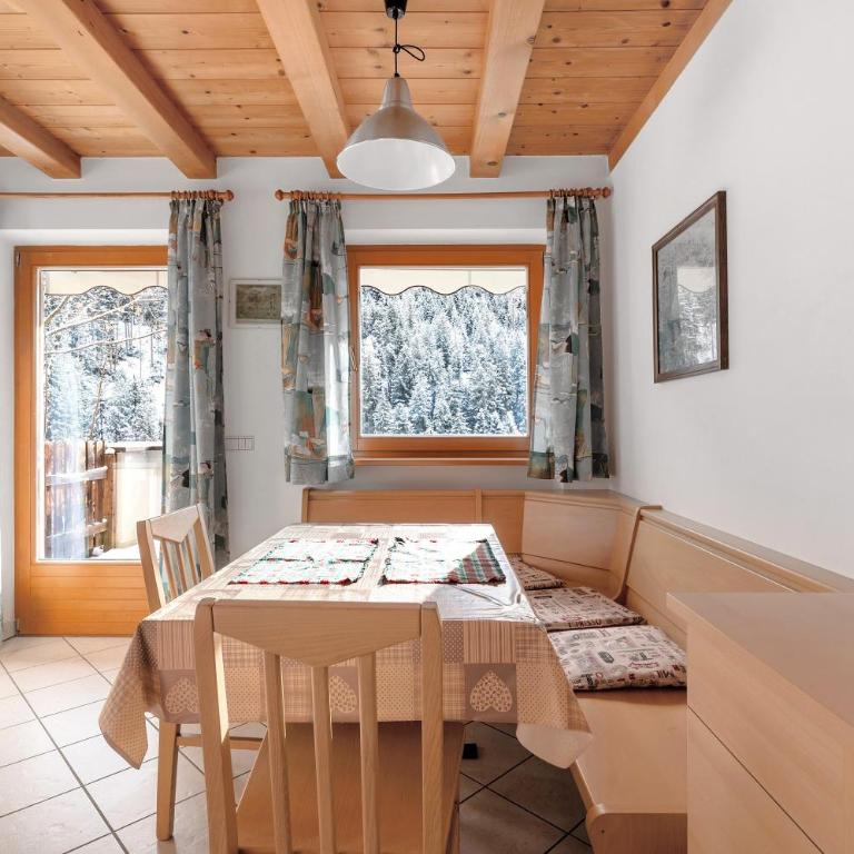 Heinzenhof Welschnofen - Two-Bedroom Deluxe Apartment with Garden View - 4