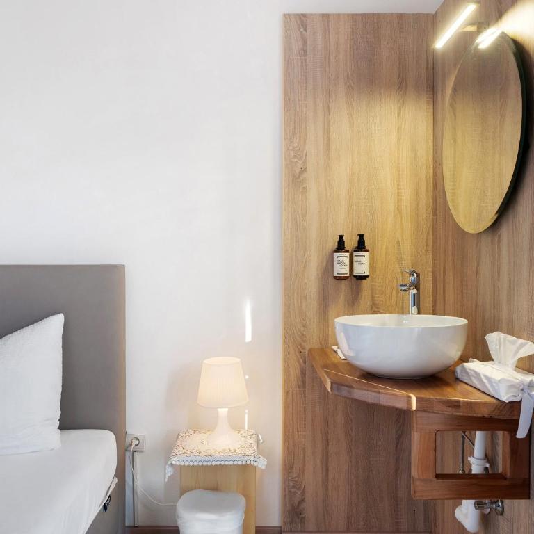 Haus Burger Vilpian - Doppelzimmer mit Bergblick - 8