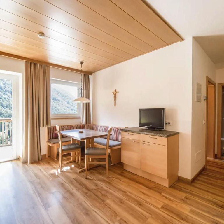 Sonnleiten der kleinen Bären 9 - Two-Bedroom Deluxe Apartment with Garden View - 1