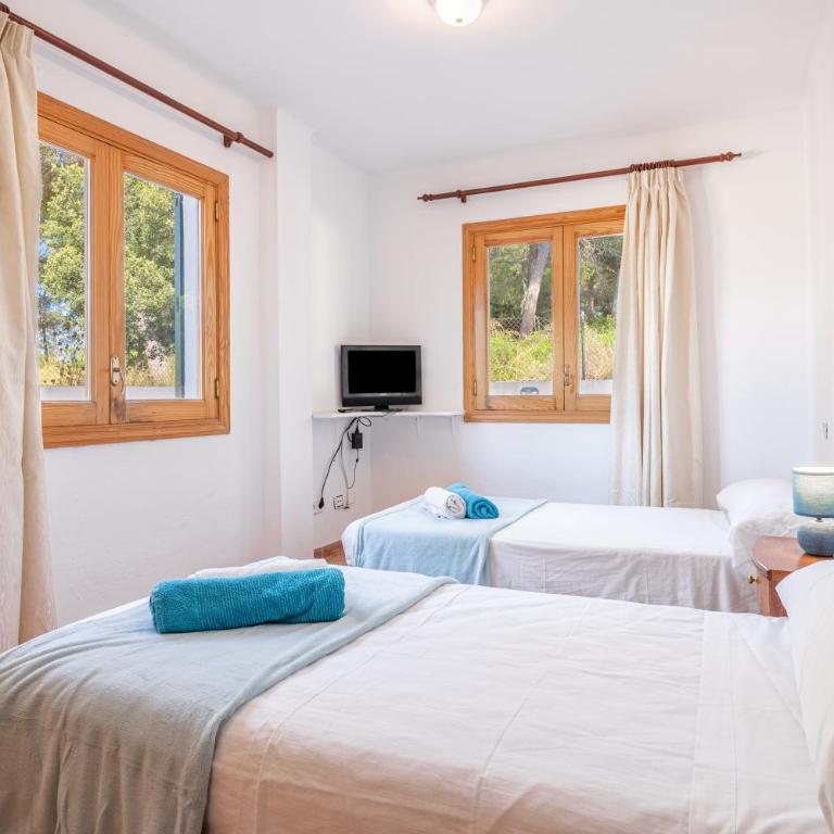 Santa Eulalia - Two-Bedroom Deluxe Apartment with Balcony - 17