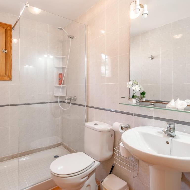 Santa Eulalia - Two-Bedroom Deluxe Apartment with Balcony - 15