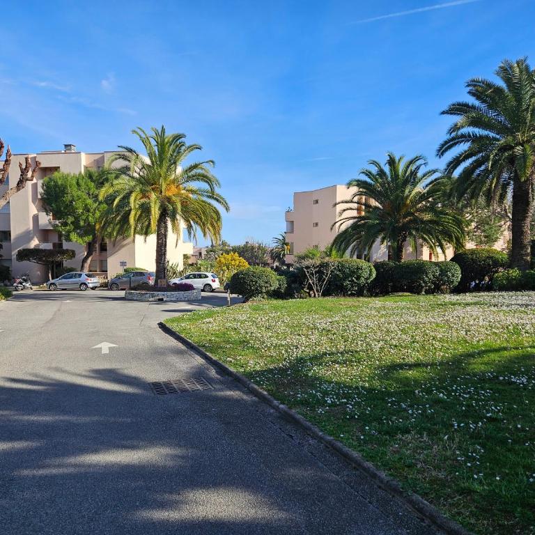 Antibes La Louisiane 2P Rdj Pool - Appartement 1 Chambre - Vue sur Jardin - 27