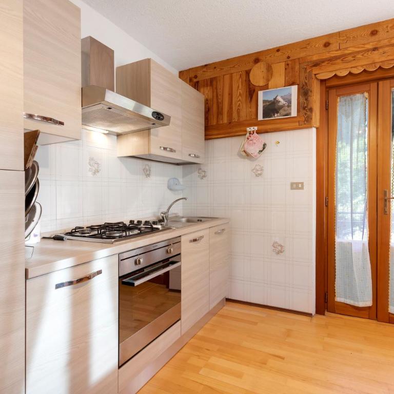 Casa Vacanza Famiglia Belli - Appartamento Deluxe con 2 Camere da Letto e Vista Giardino - 9