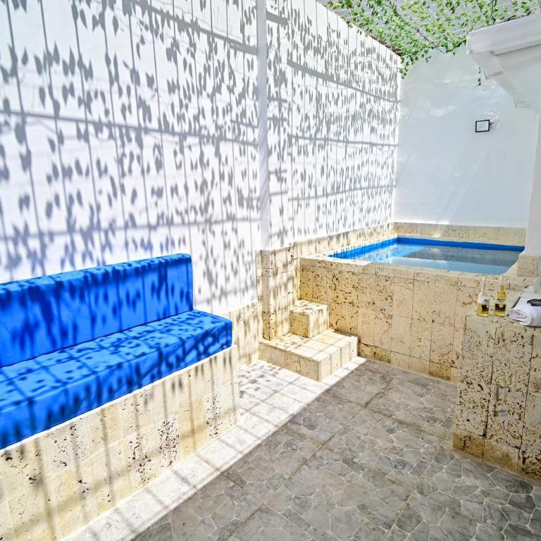 Casa con piscina y terraza privada a pasos de la playa - Three-Bedroom Home - 5