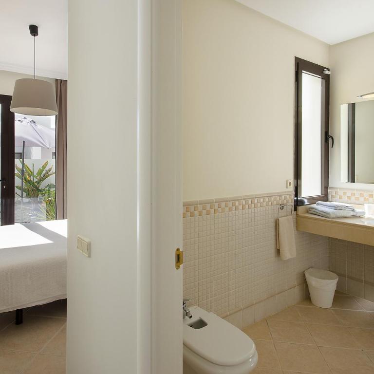 Villa Luna - Three-Bedroom House - 13