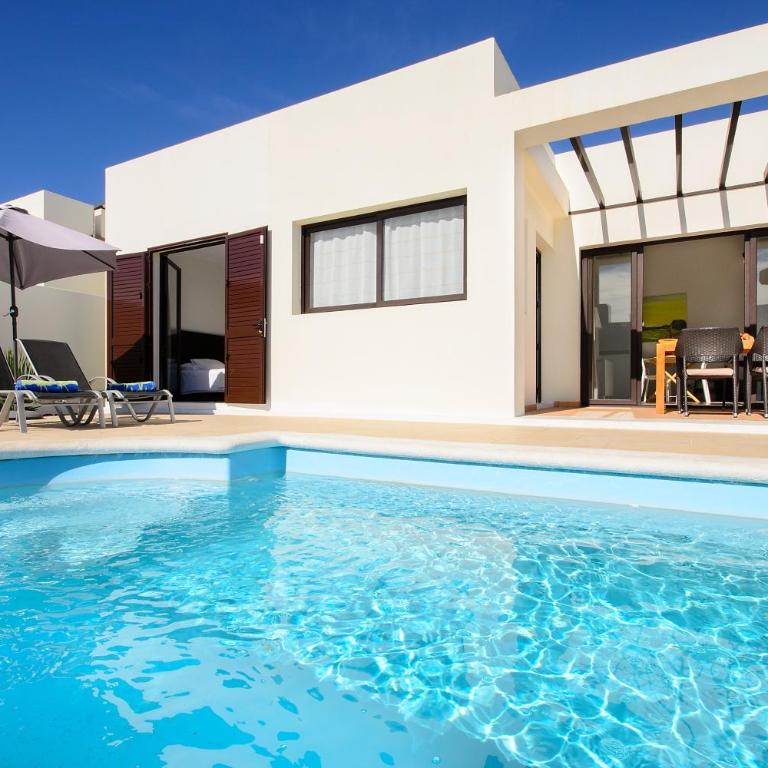 Villa Luna - Three-Bedroom House - 25