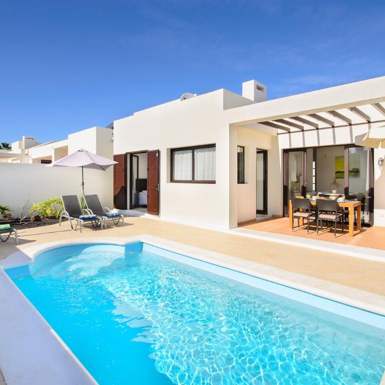 Villa Luna - Three-Bedroom House - 24