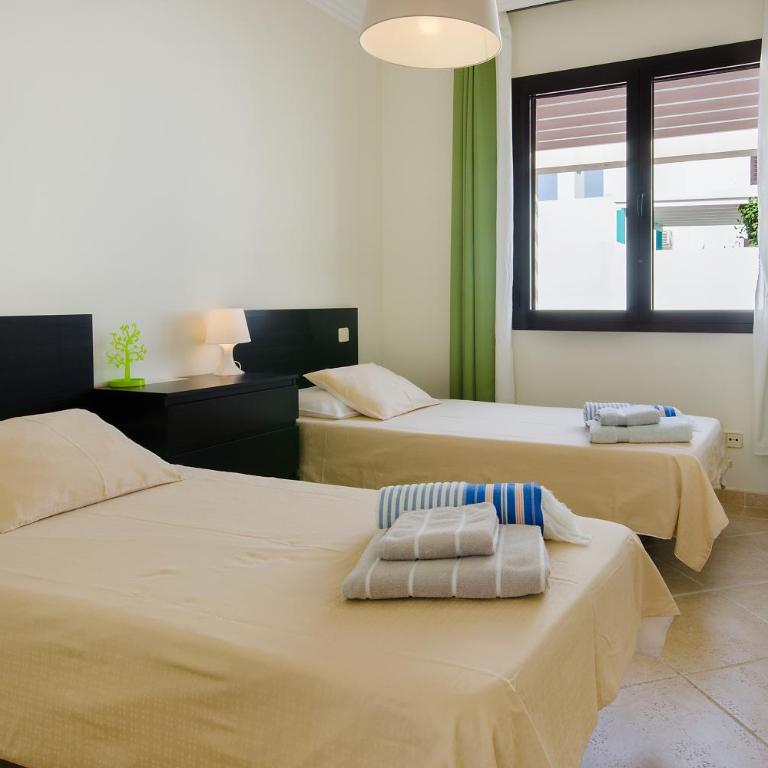 Villa Luna - Three-Bedroom House - 21