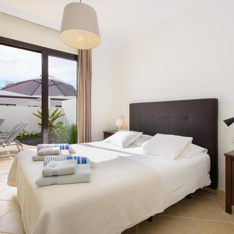 Villa Luna - Three-Bedroom House - 14