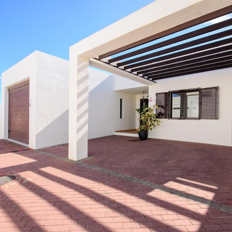 Villa Luna - Three-Bedroom House - 28