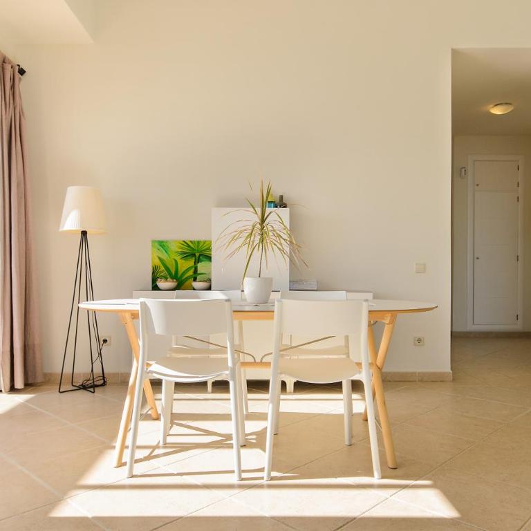 Villa Luna - Three-Bedroom House - 11
