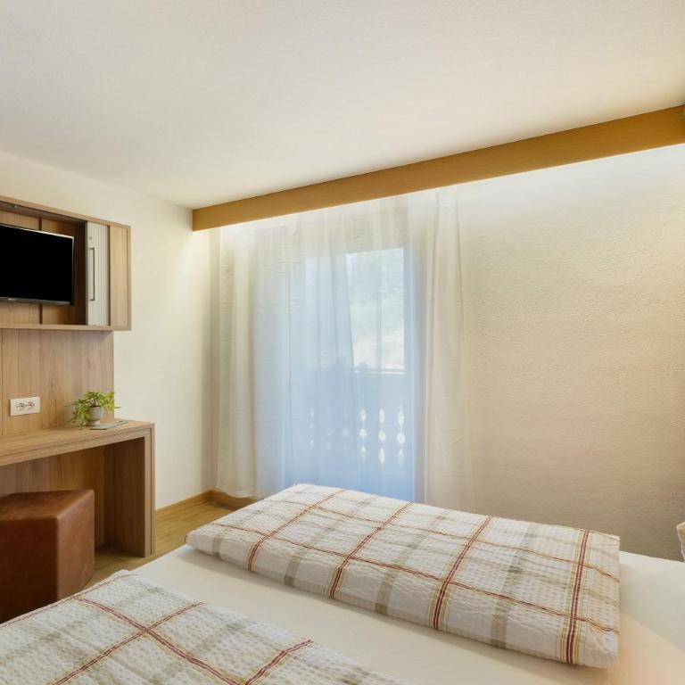 Pension Waldheim Rooms - Habitación Doble con vistas a la montaña - 4
