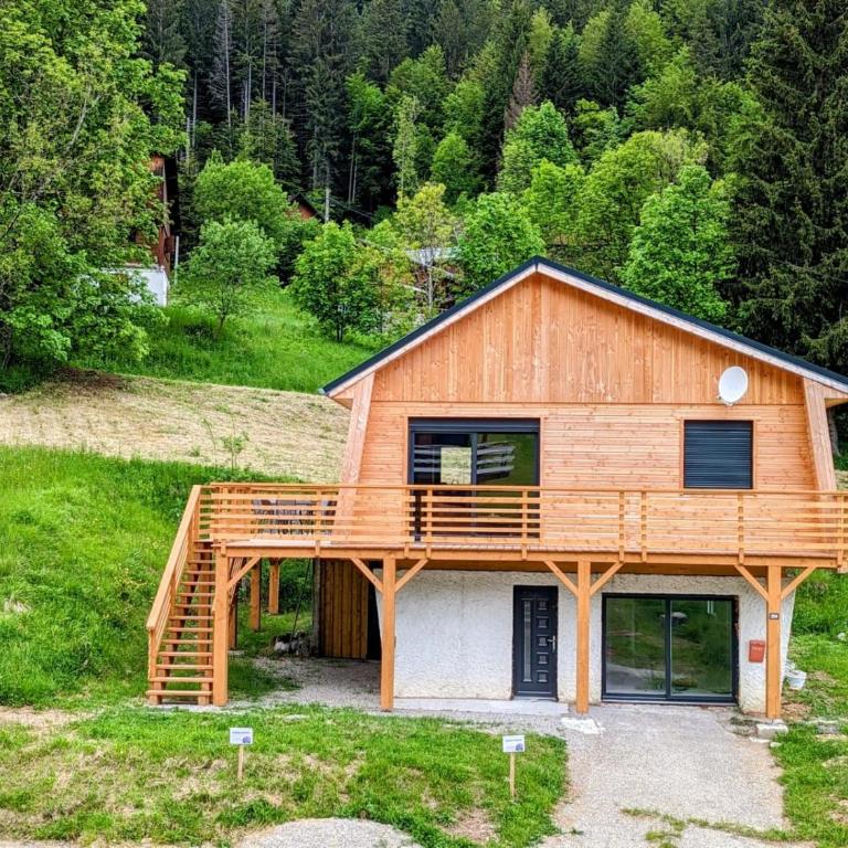 Chalet les Iris - Two-Bedroom Deluxe Apartment with Garden View - 1
