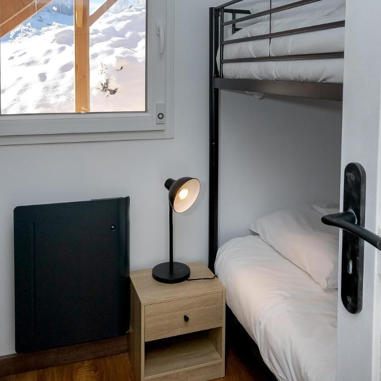 Chalet les Iris - Two-Bedroom Deluxe Apartment with Garden View - 18