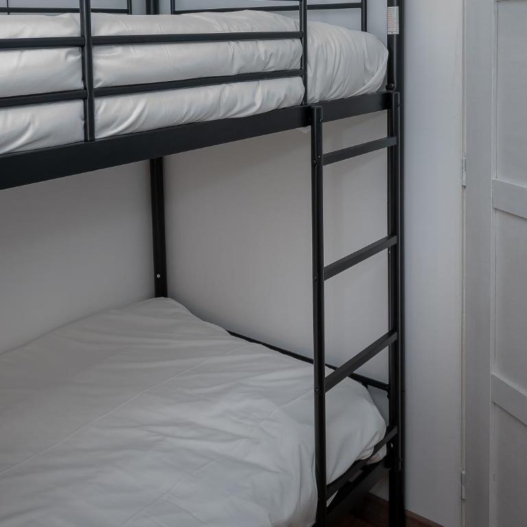 Chalet les Iris - Two-Bedroom Deluxe Apartment with Garden View - 20