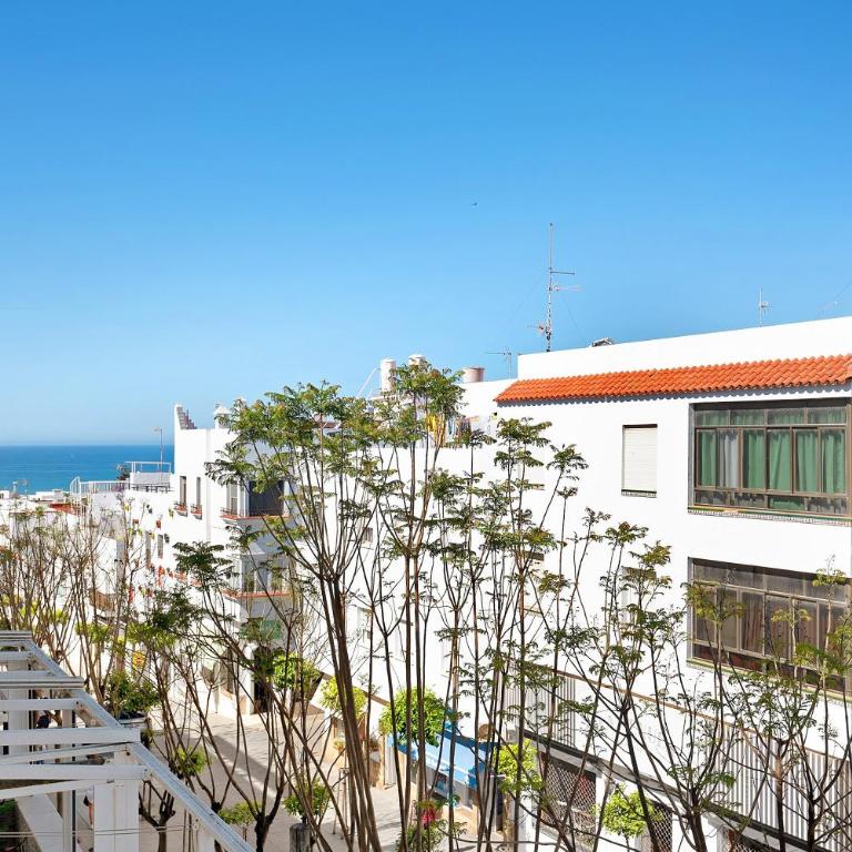 Piso Fábrica - Solo Familias - Apartamento Premium de 3 dormitorios con balcón - 2