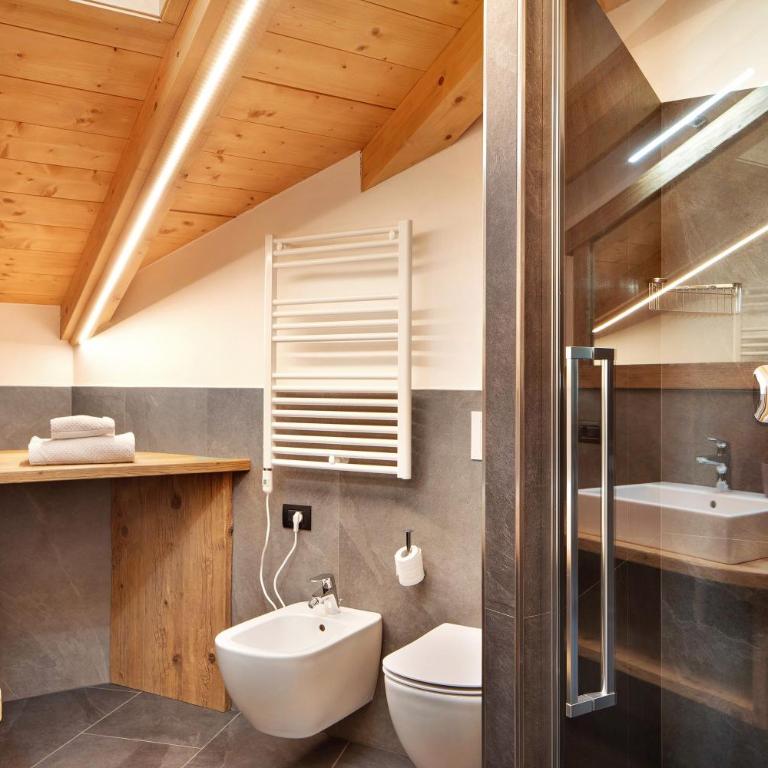 Rasia Residence Relax Wood - Appartamento Deluxe con 2 Camere da Letto e Vista Giardino - 17