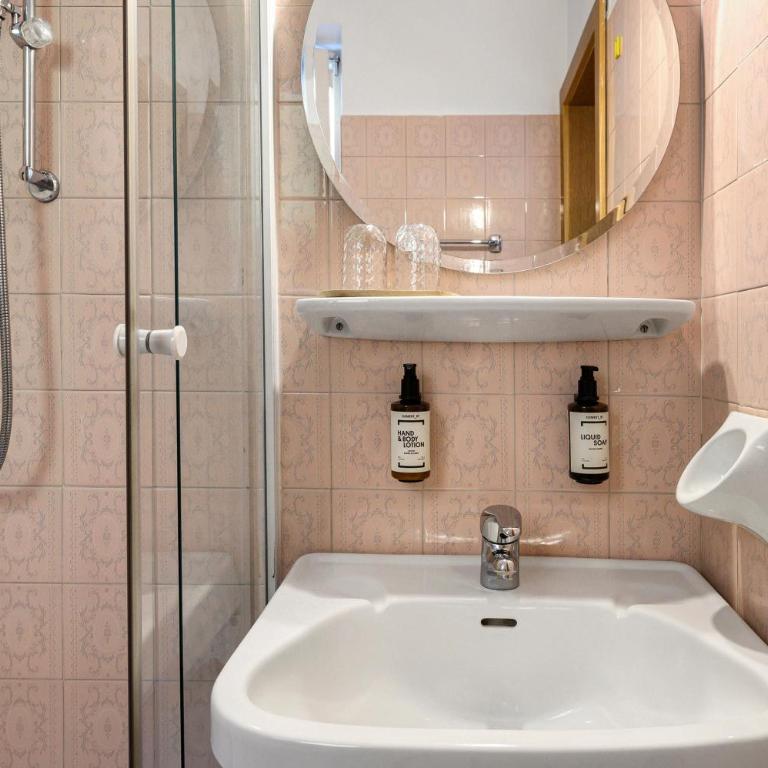 Haus Burger Vilpian - Doppelzimmer mit Bergblick - 8