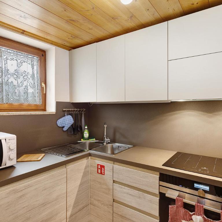 Appartamento Mery - Appartamento Deluxe con 2 Camere da Letto e Vista Giardino - 8