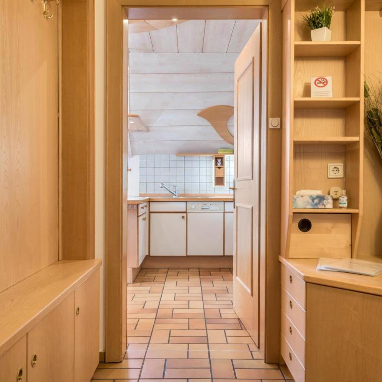 Apartment Vigl Lodge - Three-Bedroom Premium Apartment with Balcony - 12