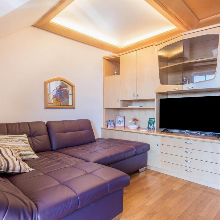 Apartment Vigl Lodge - Three-Bedroom Premium Apartment with Balcony - 9
