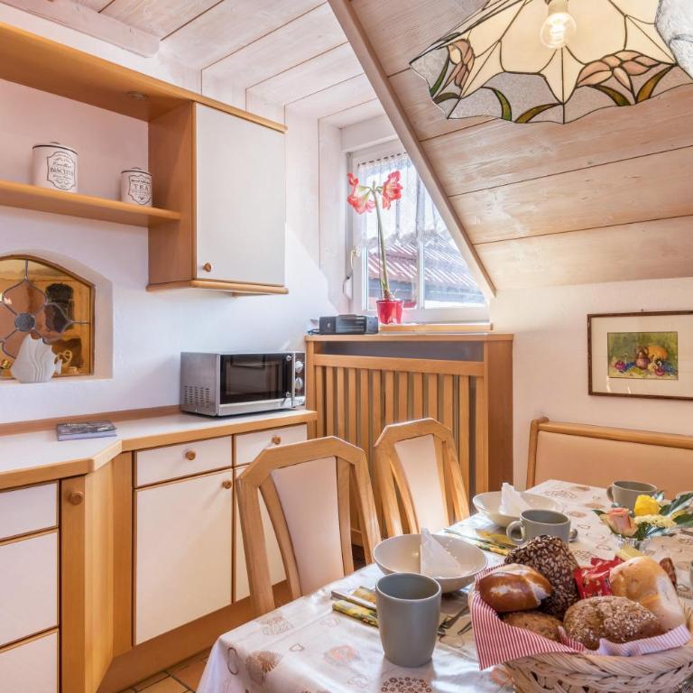 Apartment Vigl Lodge - Three-Bedroom Premium Apartment with Balcony - 8