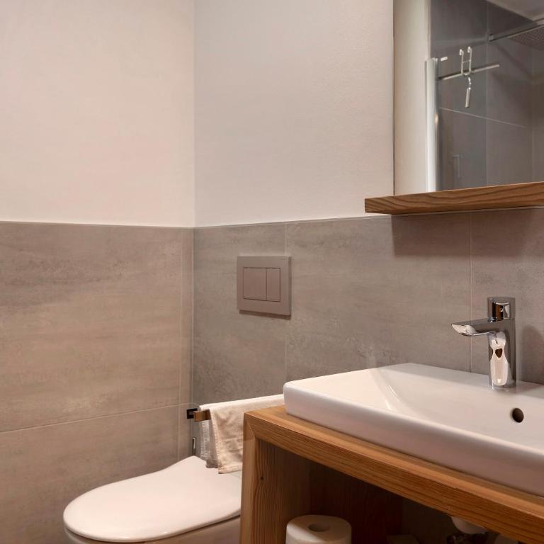 Noreia Granda - Appartamento Deluxe con 2 Camere da Letto e Vista Giardino - 18