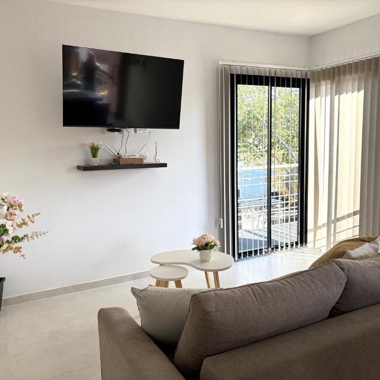 Departamento a Estrenar 6 Sección de Mendoza con Vista a la Montaña y Cochera - One-Bedroom Apartment - 1