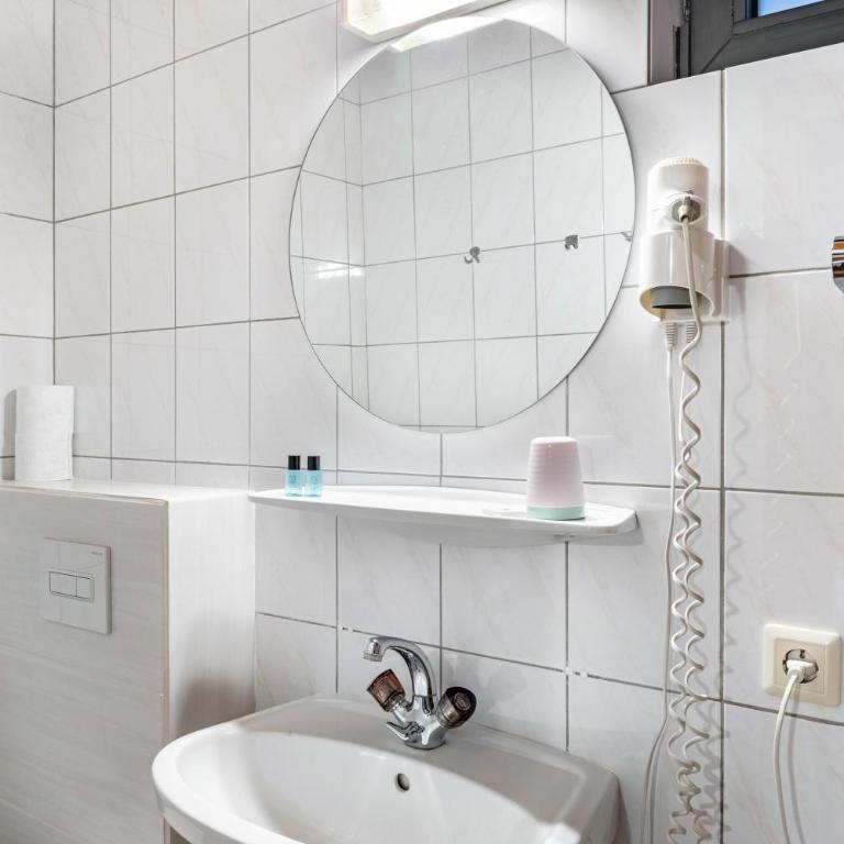Pension Heidelberg - Vierbettzimmer mit Dusche - 13