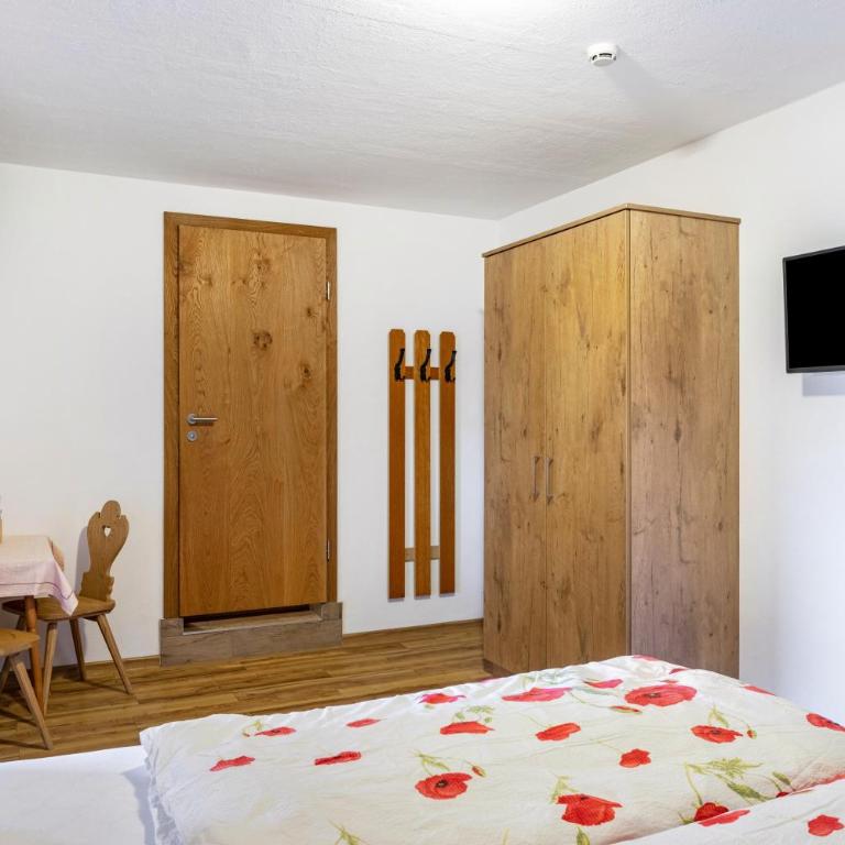 Pension Heidelberg - Vierbettzimmer mit Dusche - 10