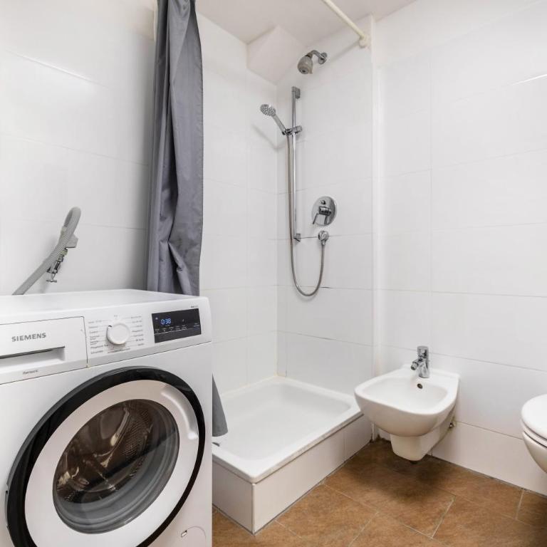 Aldars Urban Trio Suite No.6 - Deluxe Apartment mit Balkon und 2 Schlafzimmern - 15