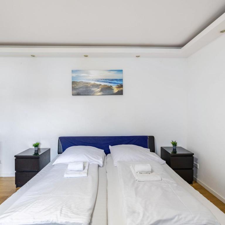 Aldars Urban Trio Suite No.6 - Deluxe Apartment mit Balkon und 2 Schlafzimmern - 13