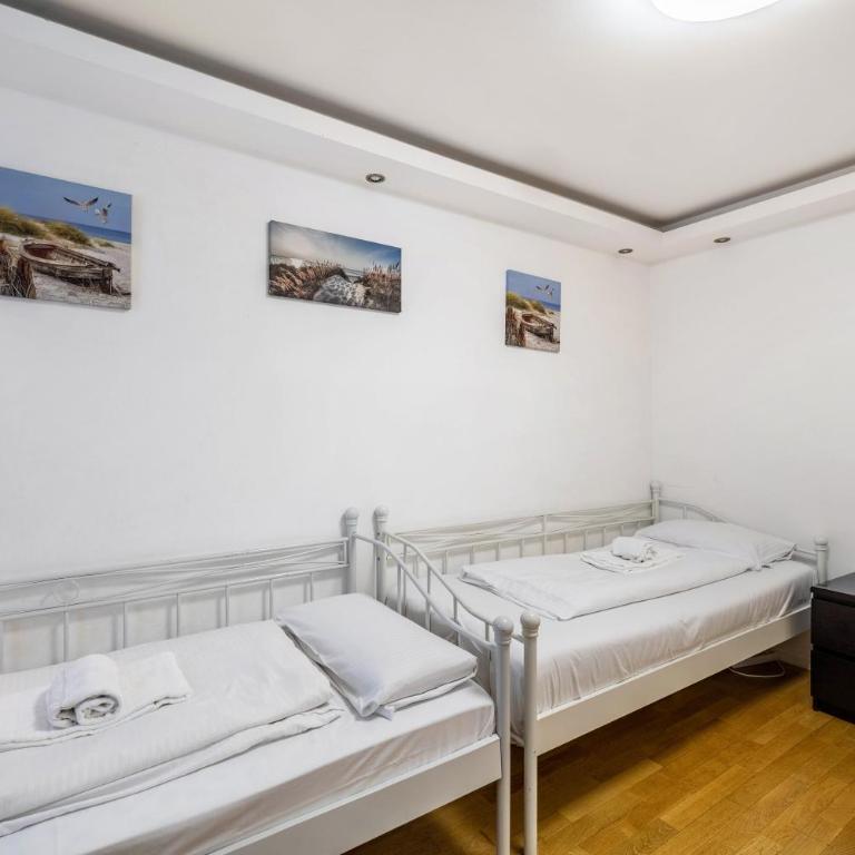 Aldars Urban Trio Suite No.6 - Deluxe Apartment mit Balkon und 2 Schlafzimmern - 21