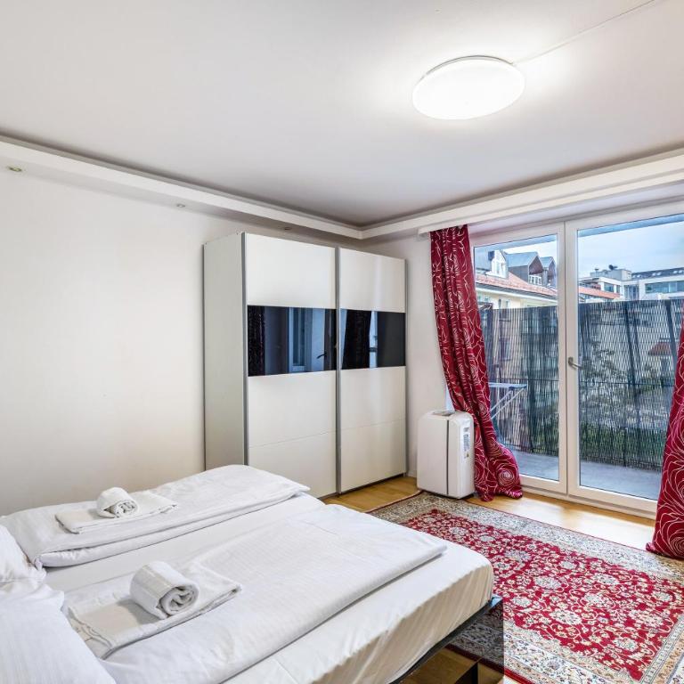 Aldars Urban Trio Suite No.6 - Deluxe Apartment mit Balkon und 2 Schlafzimmern - 9