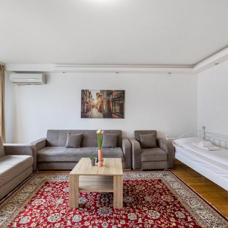 Aldars Urban Trio Suite No.6 - Deluxe Apartment mit Balkon und 2 Schlafzimmern - 2