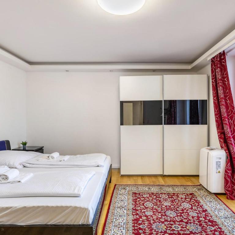 Aldars Urban Trio Suite No.6 - Deluxe Apartment mit Balkon und 2 Schlafzimmern - 11