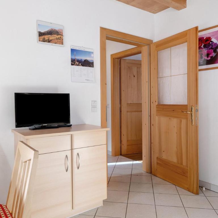 Heinzenhof Welschnofen - Two-Bedroom Deluxe Apartment with Garden View - 10