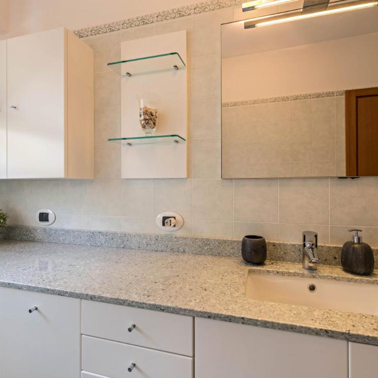 Luminoso appartamento vista lago - Deluxe Apartment mit Balkon und 2 Schlafzimmern - 22
