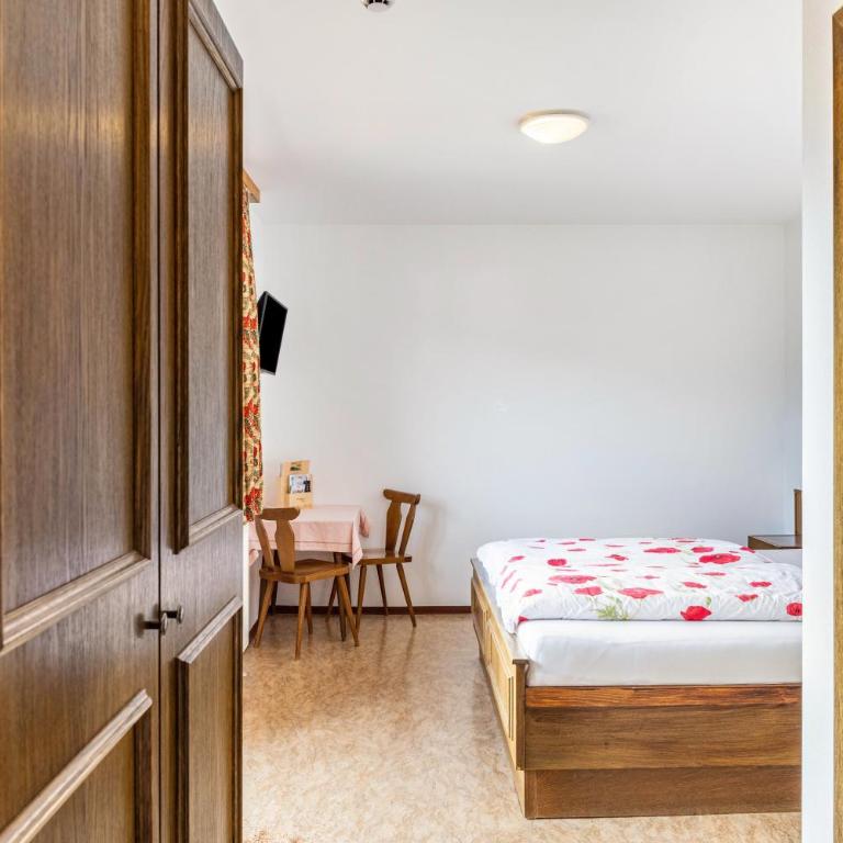 Pension Heidelberg - Standard Zimmer mit Queensize-Bett - 9