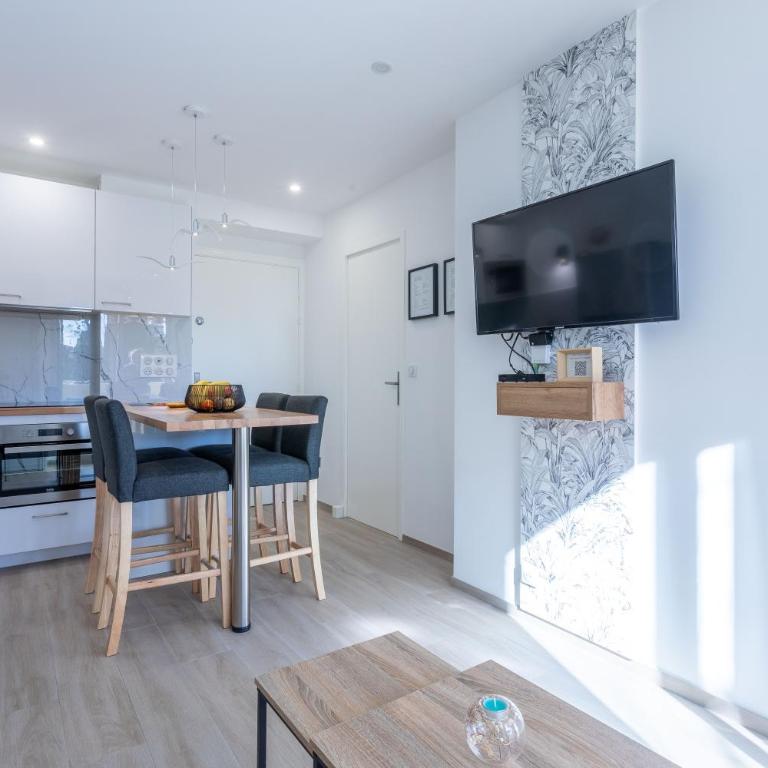 Appartement à Saint-Raphael - Superior One-Bedroom Apartment with Balcony - 5