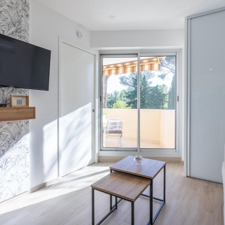 Appartement à Saint-Raphael - Superior One-Bedroom Apartment with Balcony - 9