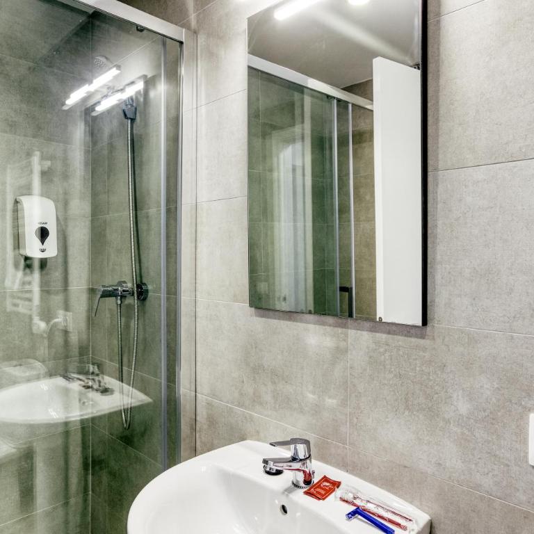 Giuliano Superior 2 para 4 personas - Habitación Cuádruple con ducha - 20