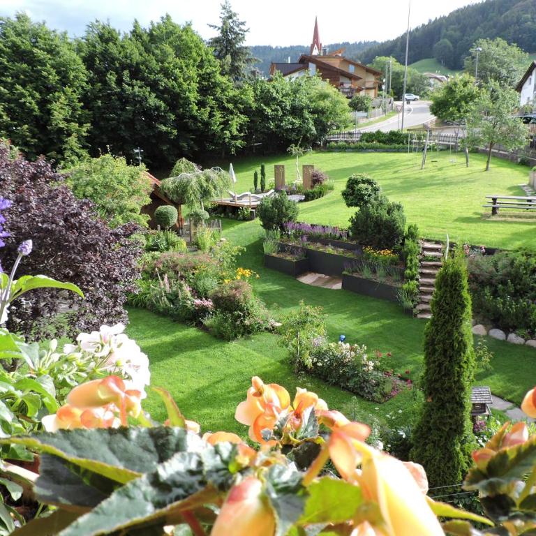 Alber Ferienwohnung Mürri - Two-Bedroom Deluxe Apartment with Garden View - 35