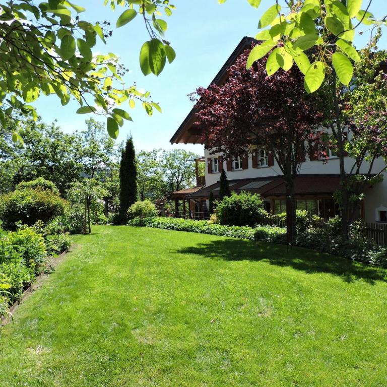 Alber Ferienwohnung Mürri - Two-Bedroom Deluxe Apartment with Garden View - 31