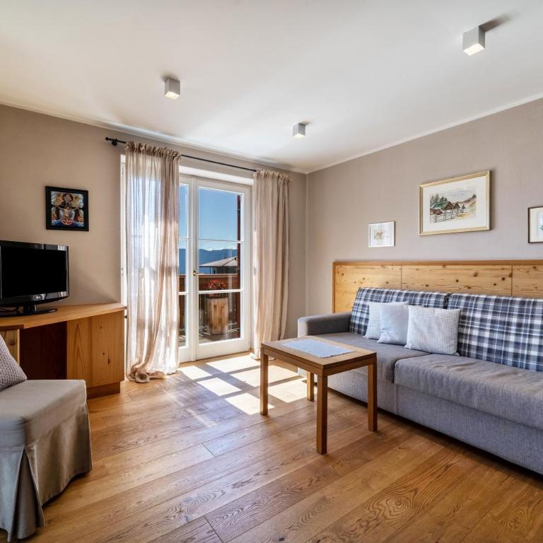 Alber Ferienwohnung Mürri - Two-Bedroom Deluxe Apartment with Garden View - 3