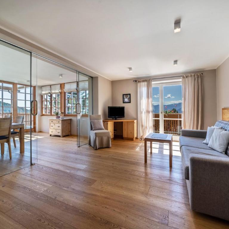 Alber Ferienwohnung Mürri - Two-Bedroom Deluxe Apartment with Garden View - 9
